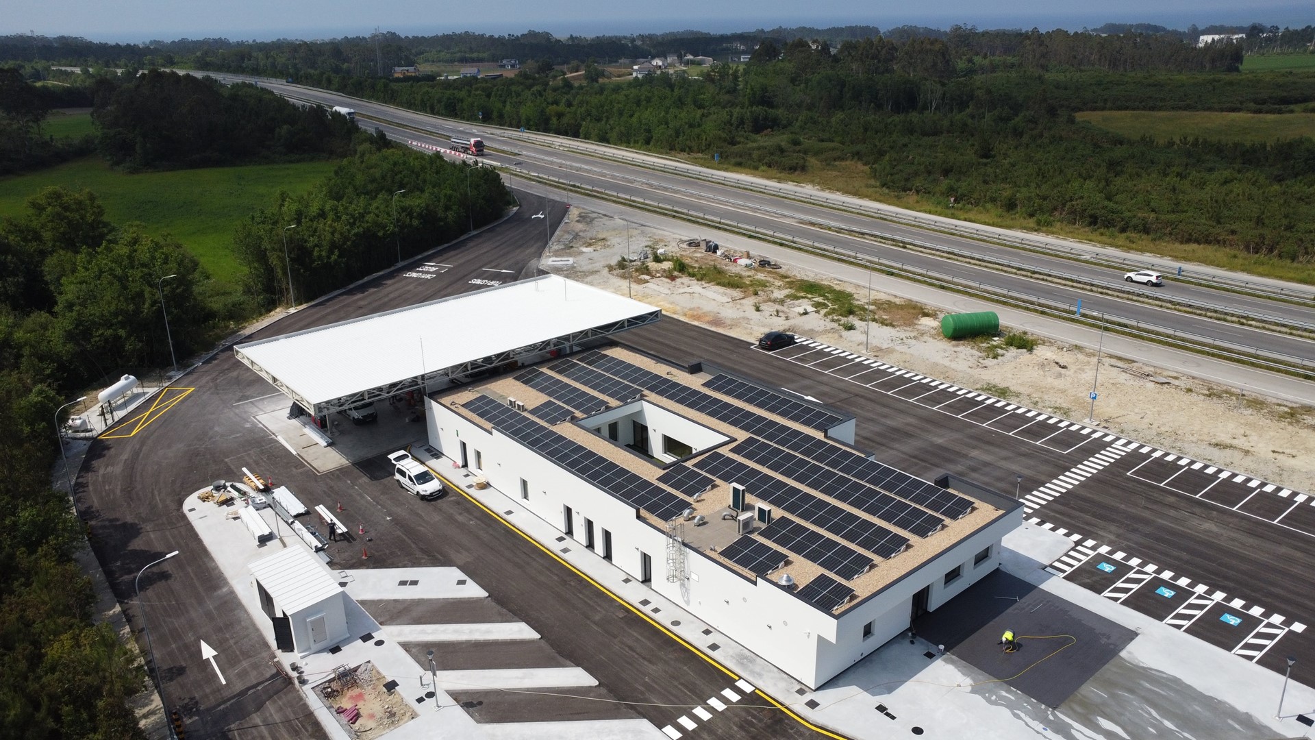 ASP Energía - Instalación fotovoltaica sobre cubierta de estación de servicio