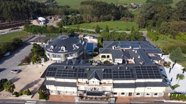 Instalación fotovoltaica en hotel en Navia
